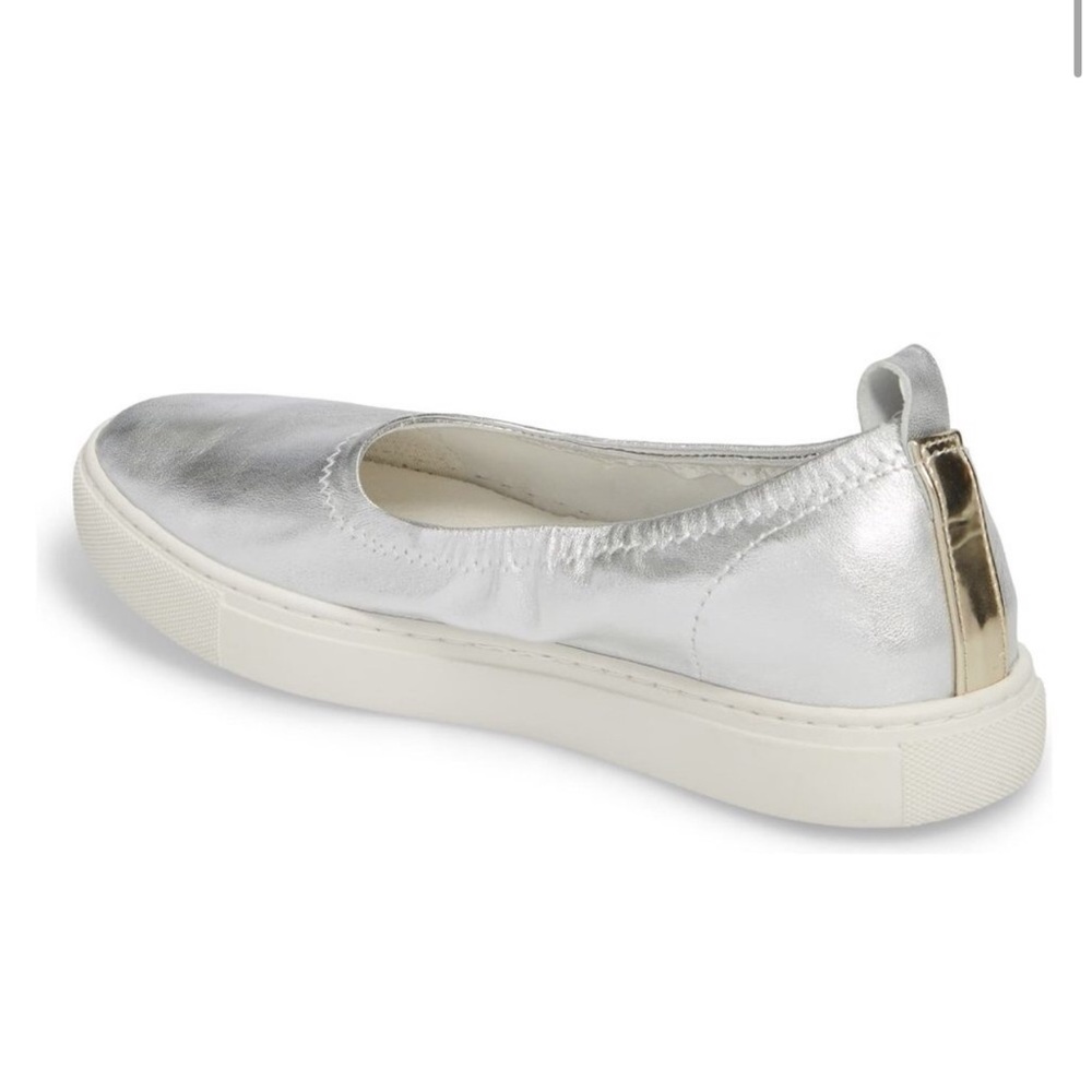 Brand New in box! Kenneth Cole Kam Ballet       Leather Flats Silver 8.5